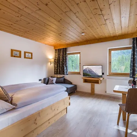 Karwendel Berglodge Apartment Leutasch