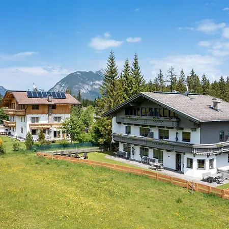 Karwendel Berglodge 洛伊塔施